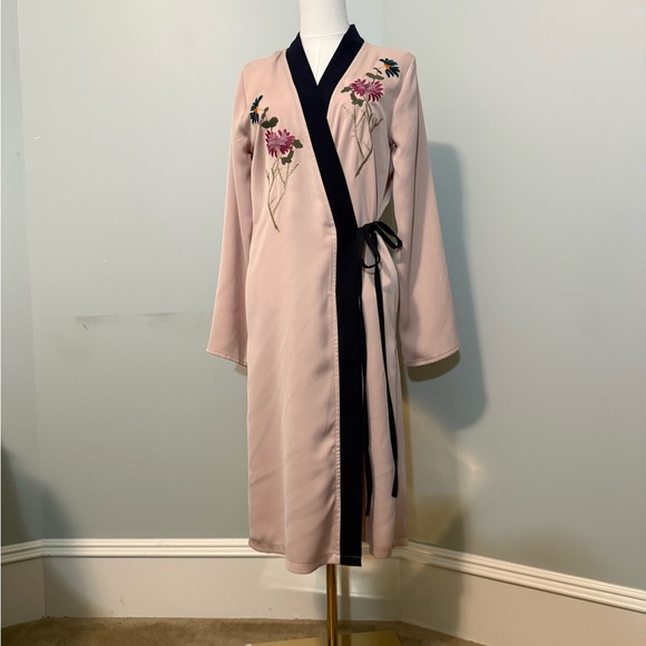Topshop Other - Topshop Elegant Floral Embroidered Robe - Pink and Navy